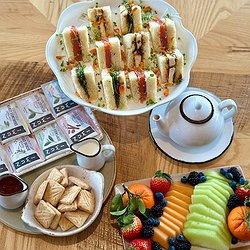 Brunch Box (4-6pp)